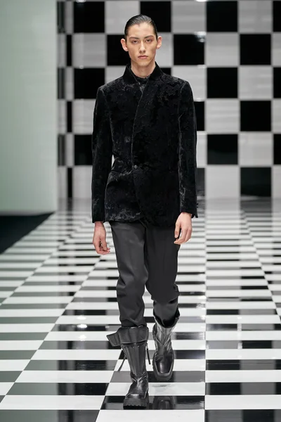 Look 99
